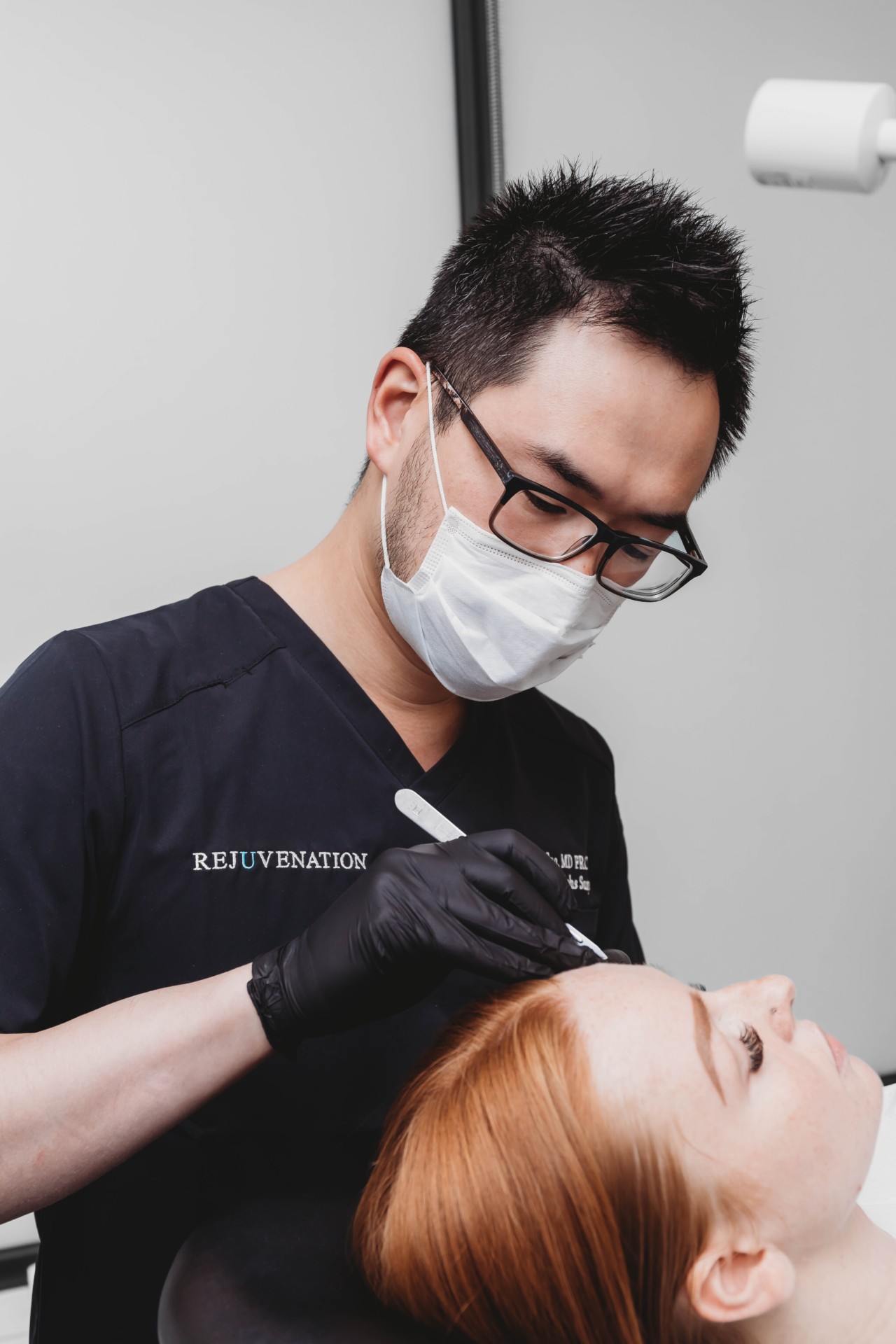 Dr. Guo doing Moh's surgery